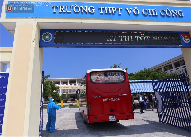 Điểm thi tốt nghiệp THPT “có 1 không 2”: Giám thị mặc đồ bảo hộ, coi thi xong phải tự cách ly, bài thi sẽ được khử khuẩn - Ảnh 4.