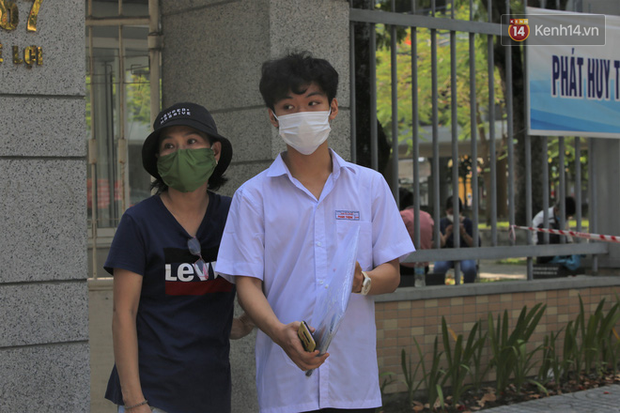 Thi tốt nghiệp THPT Quốc gia đợt 2: 26.000 sĩ tử kết thúc môn Ngữ văn - Ảnh 42.