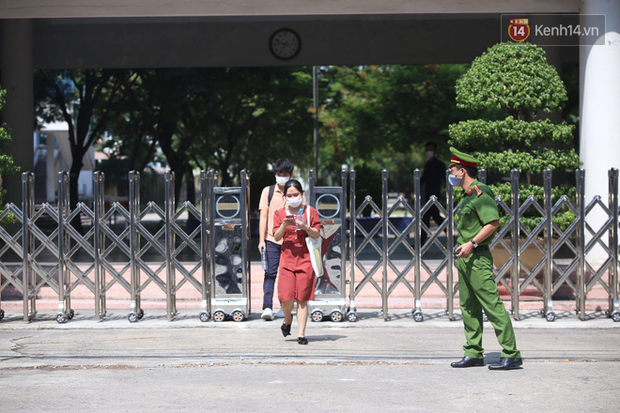 Thi tốt nghiệp THPT Quốc gia đợt 2: 26.000 sĩ tử kết thúc môn Ngữ văn - Ảnh 33.