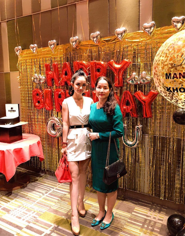 Gái xinh tặng mẹ sổ tiết kiệm 1 tỷ: Chồng không ý kiến vì đó là tiền mình làm ra - Ảnh 1.