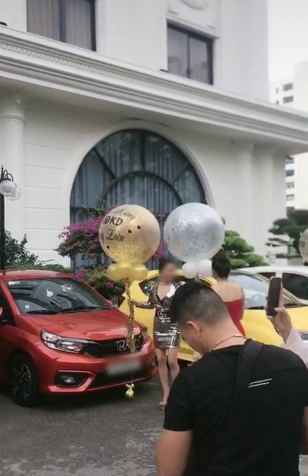Shark Phú: Giàu thật ít ai để của cải ra ngoài, mấy ông không có gì mới khoe đi Roll Royce này kia - Ảnh 4. Shark Phú: Giàu thật ít ai để của cải ra ngoài, mấy ông không có gì mới khoe đi Roll Royce này kia - Ảnh 4.