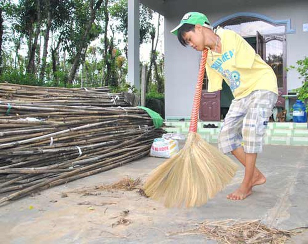 Cậu bé chim cánh cụt không tay, dùng chân viết chữ nay đã thành sinh viên năm nhất: Thành quả ngọt ngào của chàng trai 20 tuổi phi thường - Ảnh 3.