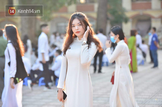 Gái xinh Hà Nội gây xao xuyến với góc nghiêng xuất thần, soi trang cá nhân mới biết rich kid định theo học RMIT - Ảnh 2. Gái xinh Hà Nội gây xao xuyến với góc nghiêng xuất thần, soi trang cá nhân mới biết rich kid định theo học RMIT - Ảnh 2.