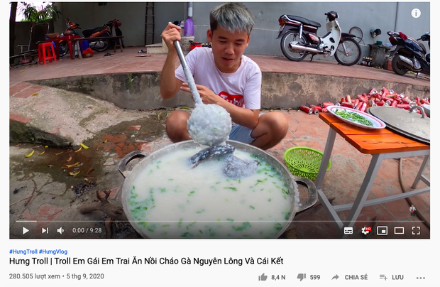 Con trai Bà Tân Vlog bị dân mạng chỉ trích gay gắt khi nấu cháo với gà còn nguyên lông: Vừa mất vệ sinh lại còn phí phạm thức ăn - Ảnh 1. Con trai Bà Tân Vlog bị dân mạng chỉ trích gay gắt khi nấu cháo với gà còn nguyên lông: Vừa mất vệ sinh lại còn phí phạm thức ăn - Ảnh 1.
