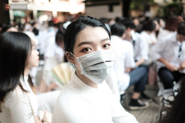 Lại có dịp để ngắm gái xinh trường Trần Phú, đeo khẩu trang vẫn ngời ngời khí chất - mở ra một chút là rụng tim luôn! - Ảnh 1.