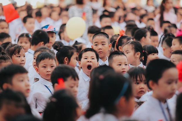 Sự thật về chùm ảnh học sinh ngáp ngắn ngáp dài trong lễ khai giảng đang được share rầm rộ - Ảnh 5.