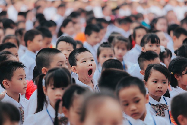 Sự thật về chùm ảnh học sinh ngáp ngắn ngáp dài trong lễ khai giảng đang được share rầm rộ - Ảnh 8.