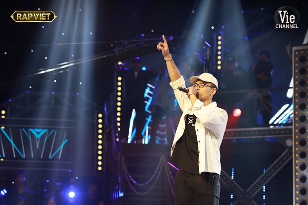 Anh Tú The Voice được khen tới tấp vì làm sống lại hit Đôi Mắt ở Rap Việt, còn quẩy hết mình khi thí sinh được chọn - Ảnh 2.