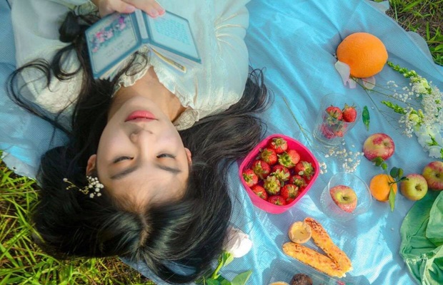 10x nổi như cồn trên Tiktok nhờ làm mới đồ dùng học tập: Đằng sau mỗi clip 30 giây là cả 5 ngày lao động! - Ảnh 1.