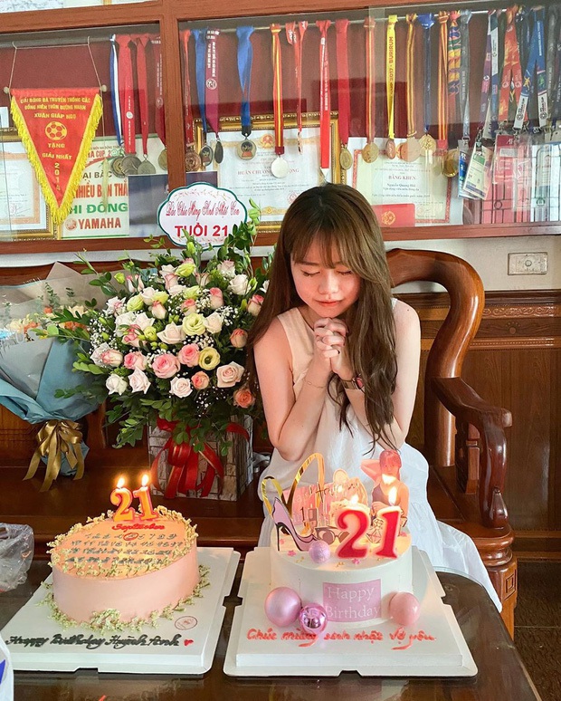 Quang Hải và và Nhật Lê mừng sinh nhật tuổi 20 của Văn Hậu