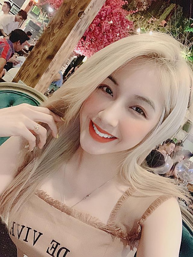 Soi profile hot girl bánh tráng đánh gục trái tim Rambo Cao Lãnh, lớn hơn 2 tuổi, rất trẻ trung nhưng cũng cực kỳ quyến rũ - Ảnh 11.