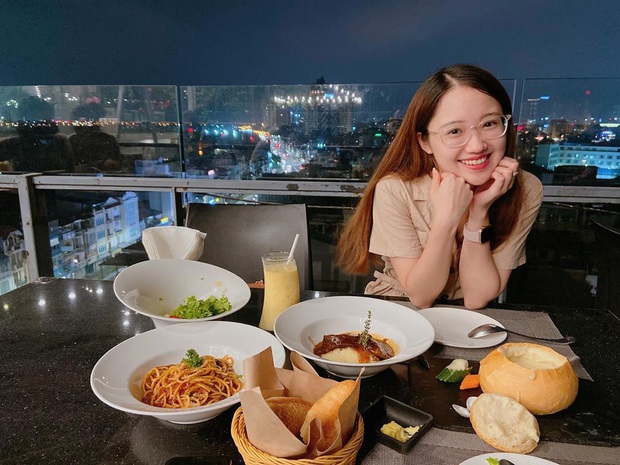 Bóc điểm hẹn hò của Quang Hải và Huỳnh Anh: Chỗ tới lui của hội trai xinh gái đẹp Hà thành, Khắc Việt cũng từng chọn nơi đây để cầu hôn bà xã - Ảnh 9. Bóc điểm hẹn hò của Quang Hải và Huỳnh Anh: Chỗ tới lui của hội trai xinh gái đẹp Hà thành, Khắc Việt cũng từng chọn nơi đây để cầu hôn bà xã - Ảnh 9.