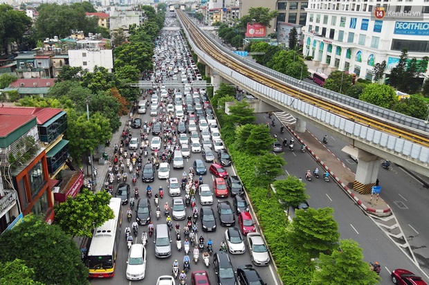 Ảnh: Hà Nội trở lại những ngày ùn tắc từ ngõ ra đường lớn sau khi học sinh sinh viên tựu trường, người dân mệt nhoài vào mỗi giờ cao điểm - Ảnh 2. Ảnh: Hà Nội trở lại những ngày ùn tắc từ ngõ ra đường lớn sau khi học sinh sinh viên tựu trường, người dân mệt nhoài vào mỗi giờ cao điểm - Ảnh 2.
