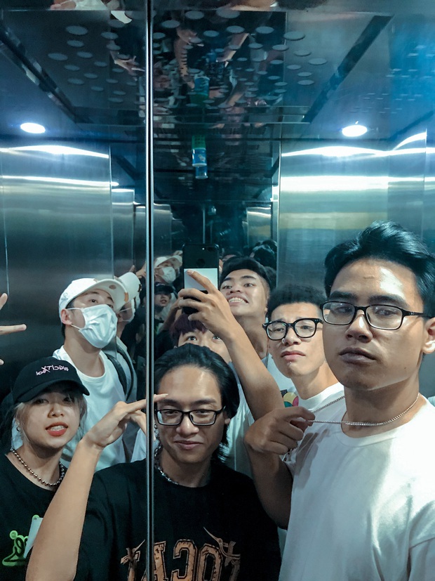 Tlinh (Rap Việt) thật thú vị: Học trò Suboi đi chơi với team Karik nhưng lại đội nón có logo của Binz! - Ảnh 3.