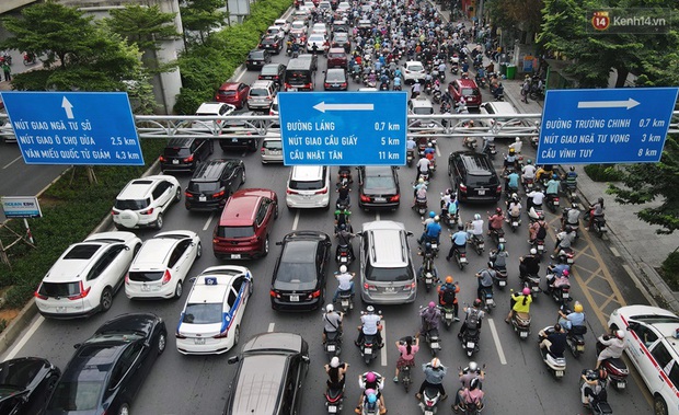 Ảnh: Hà Nội trở lại những ngày ùn tắc từ ngõ ra đường lớn sau khi học sinh sinh viên tựu trường, người dân mệt nhoài vào mỗi giờ cao điểm - Ảnh 10. Ảnh: Hà Nội trở lại những ngày ùn tắc từ ngõ ra đường lớn sau khi học sinh sinh viên tựu trường, người dân mệt nhoài vào mỗi giờ cao điểm - Ảnh 10.
