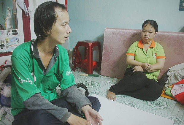 Gặp người cha địu bé trai 9 tháng tuổi chạy xe ôm ở Sài Gòn: Mình có lỗi với con, thấy con đi nắng mà xót lắm - Ảnh 5. Gặp người cha địu bé trai 9 tháng tuổi chạy xe ôm ở Sài Gòn: Mình có lỗi với con, thấy con đi nắng mà xót lắm - Ảnh 5.