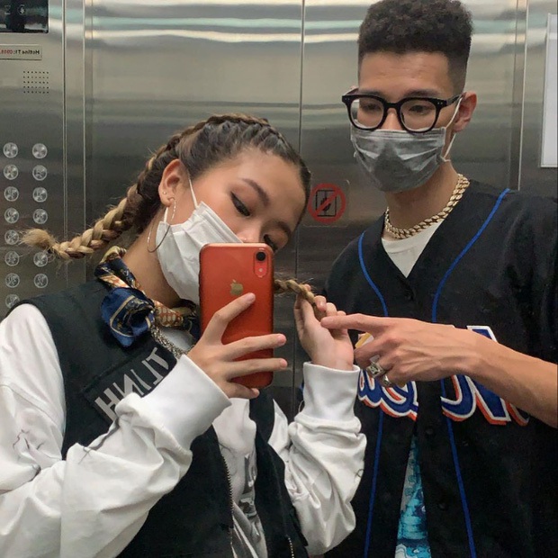 Tlinh (Rap Việt) thật thú vị: Học trò Suboi đi chơi với team Karik nhưng lại đội nón có logo của Binz! - Ảnh 1.