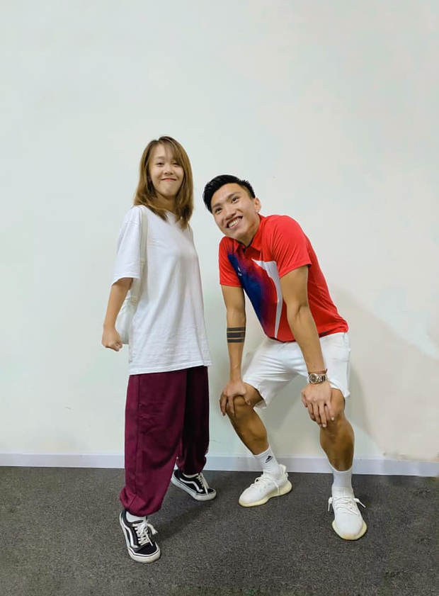 Hậu Hoàng khoe ảnh chụp chung với Văn Hậu nhưng thứ gây chú ý lại là chiều cao cách nhau cả cây số - Ảnh 4. Hậu Hoàng khoe ảnh chụp chung với Văn Hậu nhưng thứ gây chú ý lại là chiều cao cách nhau cả cây số - Ảnh 4.