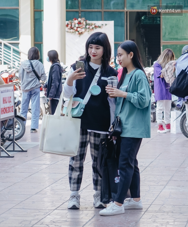 Trai xinh gái đẹp Hà thành ùn ùn đổ về The New District: Lúc đi hết mình, lúc về hết... tiền nhưng vui - Ảnh 12.