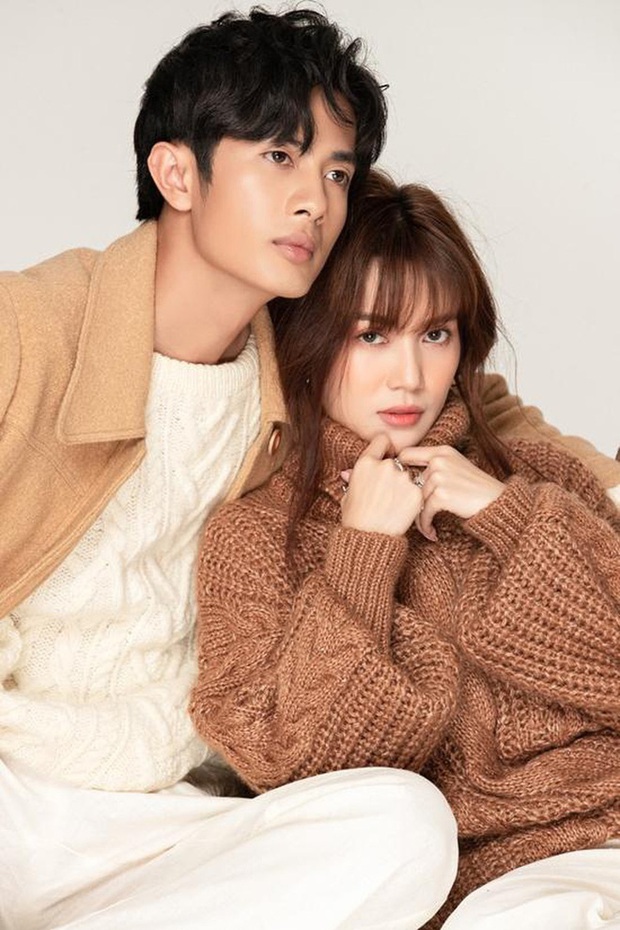 Tròn 1 năm trước ngày chia tay, Sĩ Thanh và Huỳnh Phương ra MV duy nhất kết hợp với nhau, tên bài hát như dự đoán kết cục - Ảnh 2. Tròn 1 năm trước ngày chia tay, Sĩ Thanh và Huỳnh Phương ra MV duy nhất kết hợp với nhau, tên bài hát như dự đoán kết cục - Ảnh 2.