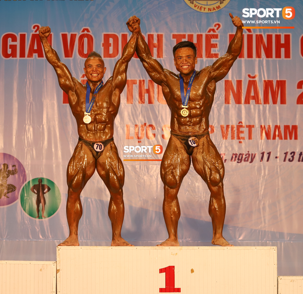 Từ 146 kg, chàng trai béo phì lột xác thành nhà vô địch tuyệt đối ở Giải thể hình danh giá nhất Việt Nam - Ảnh 4. Từ 146 kg, chàng trai béo phì lột xác thành nhà vô địch tuyệt đối ở Giải thể hình danh giá nhất Việt Nam - Ảnh 4.