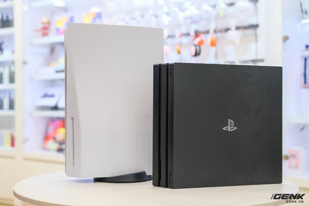 Cận cảnh PlayStation 5 đầu tiên vừa về Việt Nam, giá 34,5 triệu đồng - Ảnh 4. Cận cảnh PlayStation 5 đầu tiên vừa về Việt Nam, giá 34,5 triệu đồng - Ảnh 4.
