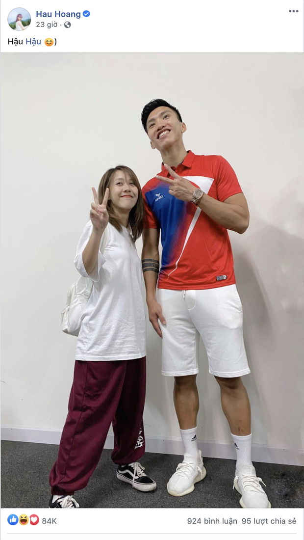 Hậu Hoàng khoe ảnh chụp chung với Văn Hậu nhưng thứ gây chú ý lại là chiều cao cách nhau cả cây số - Ảnh 1. Hậu Hoàng khoe ảnh chụp chung với Văn Hậu nhưng thứ gây chú ý lại là chiều cao cách nhau cả cây số - Ảnh 1.