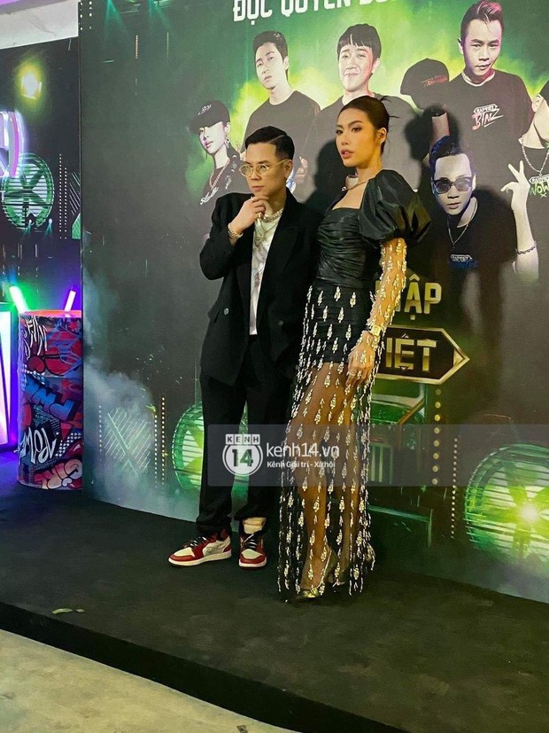 Cặp đôi hot nhất thảm đỏ Rap Việt hôm nay: Minh Tú sánh đôi cùng Andree ngay sau khi dính tin đồn nối lại tình xưa - Ảnh 3.