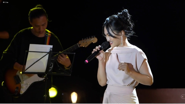 Nguyên Hà thích hát tại WOW Sunset Show vì kiểu gì cũng có hình đẹp, Lê Hiếu bật mí ca khúc bắt trúng tâm trạng khi yêu - Ảnh 17. Nguyên Hà thích hát tại WOW Sunset Show vì kiểu gì cũng có hình đẹp, Lê Hiếu bật mí ca khúc bắt trúng tâm trạng khi yêu - Ảnh 17.