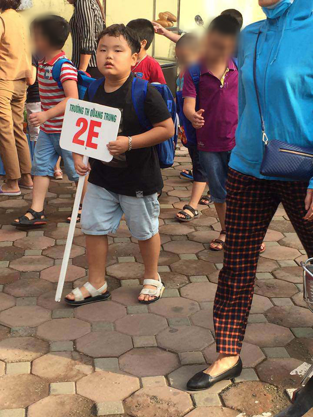 Con trai Xuân Bắc mặt đờ đẫn, quần áo xộc xệch 6 năm trước thay đổi ngoạn mục với style Chủ tịch - Ảnh 7.