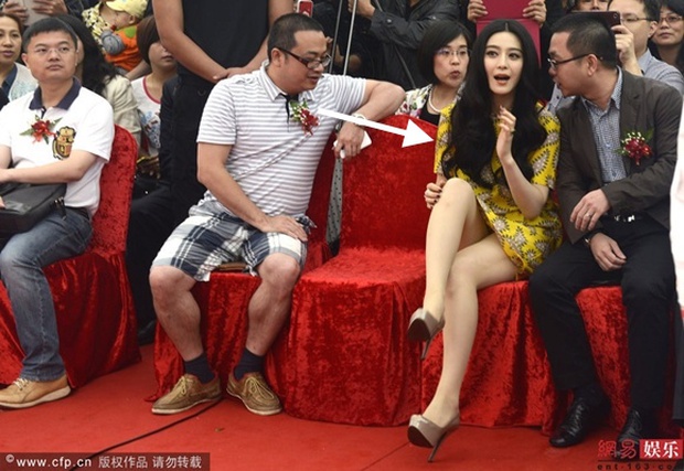 Lộ nội y đã là gì, Phạm Băng Băng còn nhiều sự cố thời trang đi vào lịch sử thảm đỏ: Đến giờ nhắc lại vẫn hết hồn - Ảnh 2. Lộ nội y đã là gì, Phạm Băng Băng còn nhiều sự cố thời trang đi vào lịch sử thảm đỏ: Đến giờ nhắc lại vẫn hết hồn - Ảnh 2.