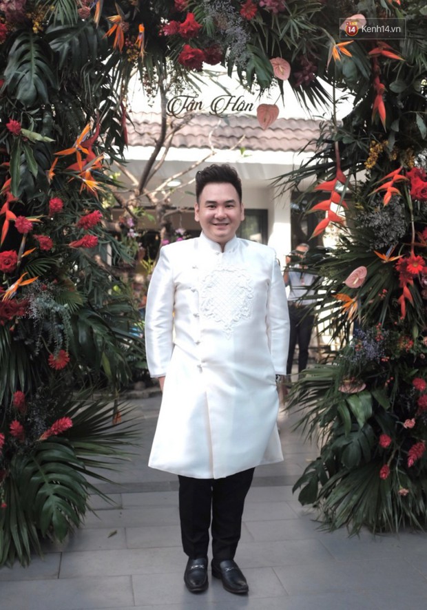 Chùm ảnh: Chú rể Xemesis bảnh bao trong đám cưới khủng, chiếc đồng hồ trên tay gây chú ý - Ảnh 1.