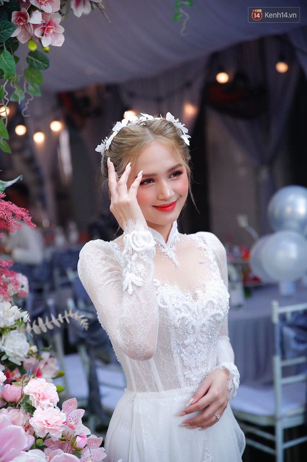 So nhan sắc Xoài Non lúc ở nhà và khi làm cô dâu: Đừng đùa với khả năng biến hình của con gái! - Ảnh 4. So nhan sắc Xoài Non lúc ở nhà và khi làm cô dâu: Đừng đùa với khả năng biến hình của con gái! - Ảnh 4.