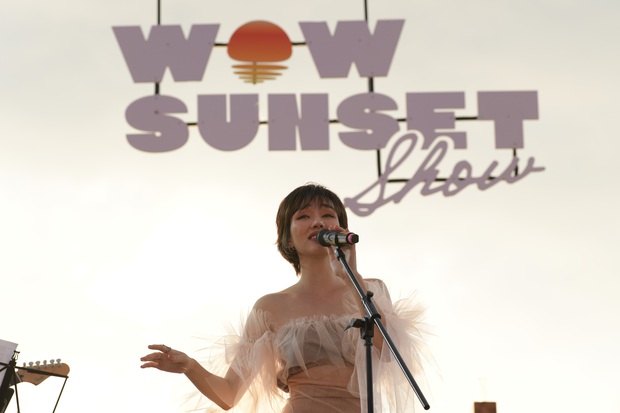 Nguyên Hà thích hát tại WOW Sunset Show vì kiểu gì cũng có hình đẹp, Lê Hiếu bật mí ca khúc bắt trúng tâm trạng khi yêu - Ảnh 4. Nguyên Hà thích hát tại WOW Sunset Show vì kiểu gì cũng có hình đẹp, Lê Hiếu bật mí ca khúc bắt trúng tâm trạng khi yêu - Ảnh 4.