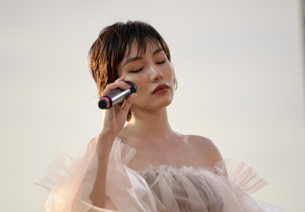 Nguyên Hà thích hát tại WOW Sunset Show vì kiểu gì cũng có hình đẹp, Lê Hiếu bật mí ca khúc bắt trúng tâm trạng khi yêu - Ảnh 3. Nguyên Hà thích hát tại WOW Sunset Show vì kiểu gì cũng có hình đẹp, Lê Hiếu bật mí ca khúc bắt trúng tâm trạng khi yêu - Ảnh 3.