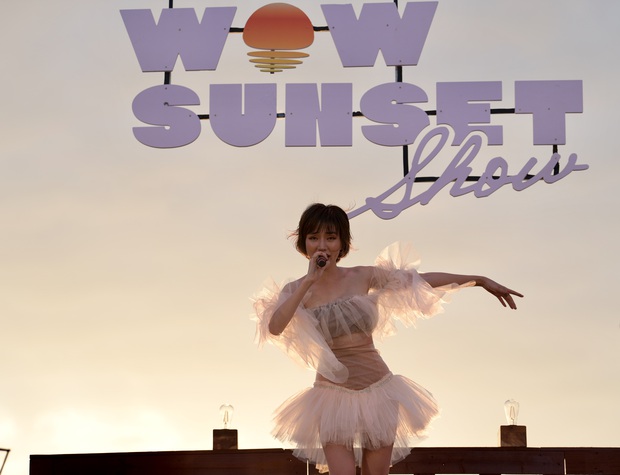 Nguyên Hà thích hát tại WOW Sunset Show vì kiểu gì cũng có hình đẹp, Lê Hiếu bật mí ca khúc bắt trúng tâm trạng khi yêu - Ảnh 2. Nguyên Hà thích hát tại WOW Sunset Show vì kiểu gì cũng có hình đẹp, Lê Hiếu bật mí ca khúc bắt trúng tâm trạng khi yêu - Ảnh 2.