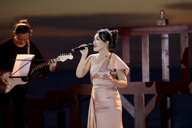 Nguyên Hà thích hát tại WOW Sunset Show vì kiểu gì cũng có hình đẹp, Lê Hiếu bật mí ca khúc bắt trúng tâm trạng khi yêu - Ảnh 7. Nguyên Hà thích hát tại WOW Sunset Show vì kiểu gì cũng có hình đẹp, Lê Hiếu bật mí ca khúc bắt trúng tâm trạng khi yêu - Ảnh 7.