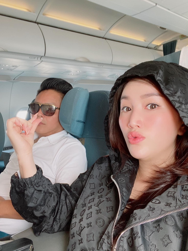 Kỉ niệm tròn 1 năm ngày cưới, Bảo Thy khiến dân mạng bật cười bởi những pha tự huỷ khi chụp ảnh cùng ông xã - Ảnh 4. Kỉ niệm tròn 1 năm ngày cưới, Bảo Thy khiến dân mạng bật cười bởi những pha tự huỷ khi chụp ảnh cùng ông xã - Ảnh 4.