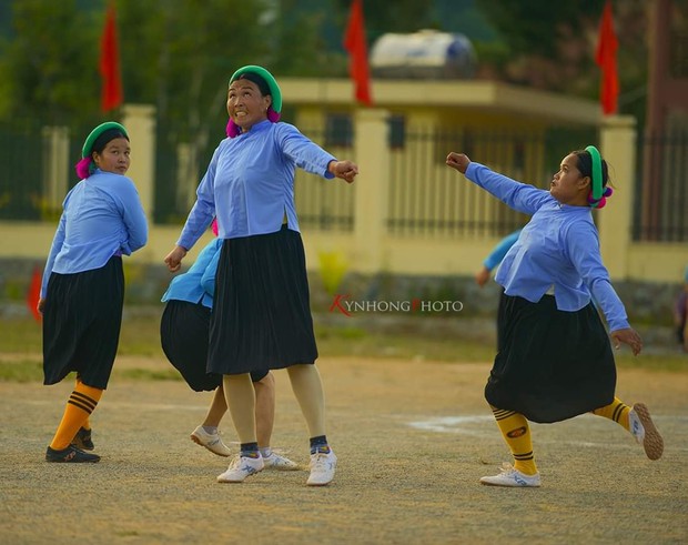 Bộ ảnh thú vị về trận bóng không có thẻ vàng, thẻ đỏ của những phụ nữ dân tộc Sán Chỉ - Ảnh 10.