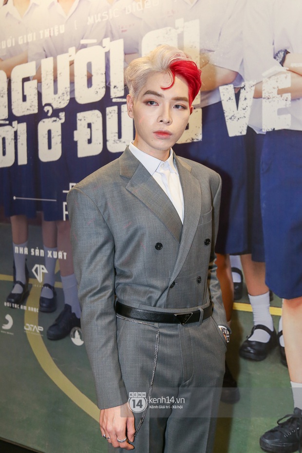 Đức Phúc về thăm trường cấp 3, chỉ làm một hành động nhỏ mà được khen tới tấp - Ảnh 3.