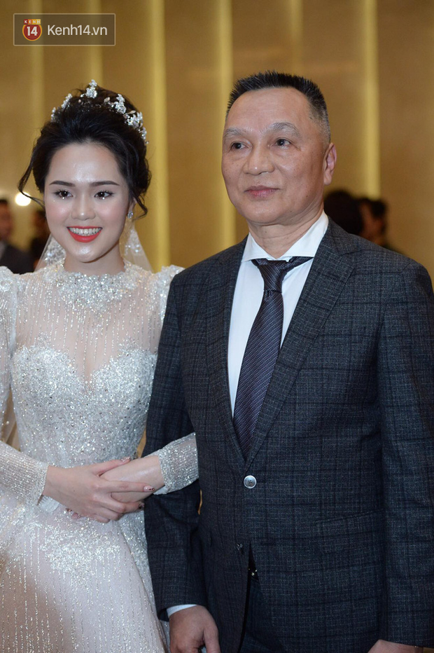 Hé lộ thân phận khủng của vợ các cầu thủ: Người là con Giám đốc ngân hàng nhà nước, người là ái nữ cựu chủ tịch CLB bóng đá - Ảnh 11. Hé lộ thân phận khủng của vợ các cầu thủ: Người là con Giám đốc ngân hàng nhà nước, người là ái nữ cựu chủ tịch CLB bóng đá - Ảnh 11.