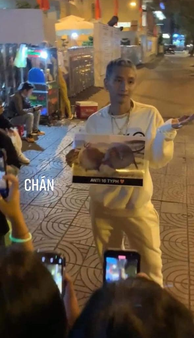 16 Typh (Rap Việt) khoái chí khi được cư dân mạng so sánh với... thánh lầy Mr. Bean - Ảnh 4. 16 Typh (Rap Việt) khoái chí khi được cư dân mạng so sánh với... thánh lầy Mr. Bean - Ảnh 4.