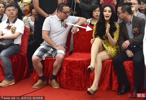 Loạt mỹ nhân Cbiz ê mặt vì lỗi trang phục ngớ ngẩn: Phạm Băng Băng lộ vùng nhạy cảm, Dương Tử bị soi chuyện mặc đồ fake - Ảnh 2. Loạt mỹ nhân Cbiz ê mặt vì lỗi trang phục ngớ ngẩn: Phạm Băng Băng lộ vùng nhạy cảm, Dương Tử bị soi chuyện mặc đồ fake - Ảnh 2.