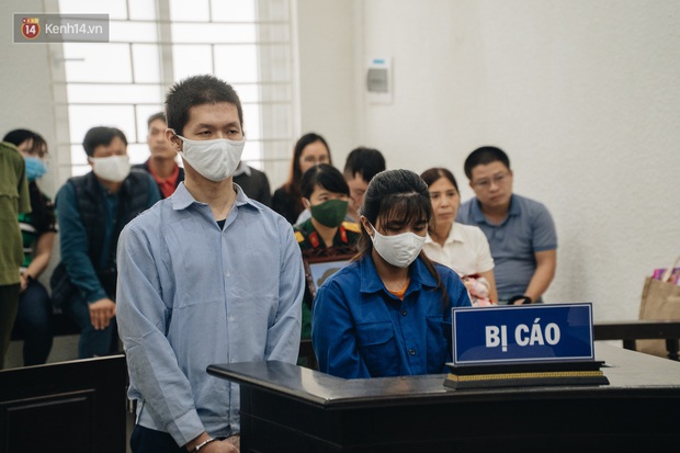 Xét xử vụ bé 3 tuổi bị mẹ ruột và bố dượng đánh đến tử vong: 2 bị cáo bật khóc, thay đổi lời khai, không thừa nhận bạo hành con - Ảnh 22. Xét xử vụ bé 3 tuổi bị mẹ ruột và bố dượng đánh đến tử vong: 2 bị cáo bật khóc, thay đổi lời khai, không thừa nhận bạo hành con - Ảnh 22.