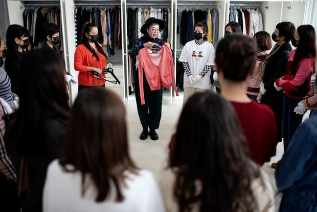  Kỳ lạ nghề sắp xếp tủ quần áo cho giới thượng lưu Trung Quốc, lương tới 2.000 USD/lần dọn dẹp  - Ảnh 4.
