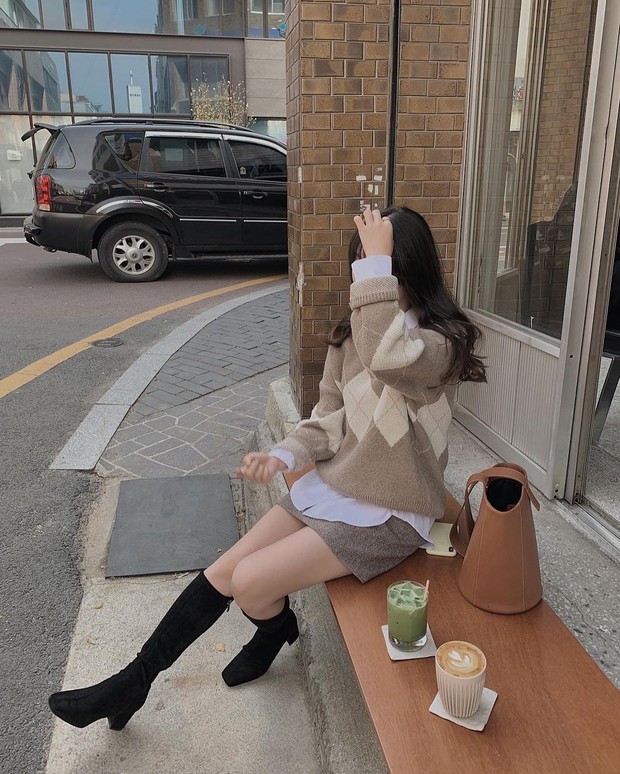 Gái Hàn mix đồ với boots sang xịn phát hờn, các nàng ghim ngay 10 outfit để đông này mix đồ “lên tay” - Ảnh 2.