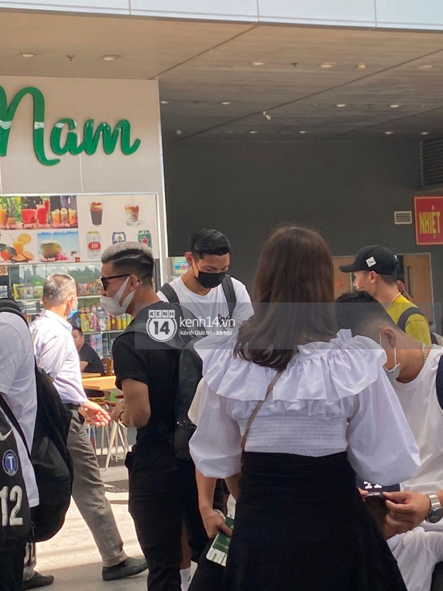 Hot hơn cả thời tiết Phú Quốc là khoảnh khắc bộ 3 sát gái Quang Hải - Văn Hậu - Văn Thanh hội tụ trong một khung hình! - Ảnh 5. Hot hơn cả thời tiết Phú Quốc là khoảnh khắc bộ 3 sát gái Quang Hải - Văn Hậu - Văn Thanh hội tụ trong một khung hình! - Ảnh 5.