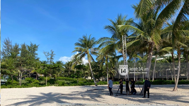 Hé lộ hình ảnh đầu tiên địa điểm diễn ra siêu đám cưới của Công Phượng ở Phú Quốc: Bãi biển resort hạng sang, ekip set up ngay trong đêm - Ảnh 10.