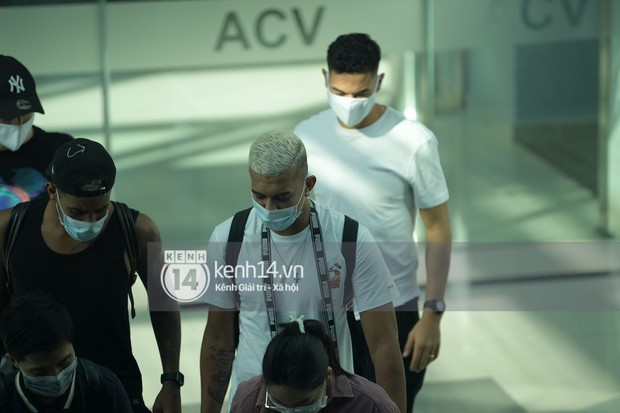 Visual cực gắt của chú rể Công Phượng và dàn khách mời toàn cầu thủ hot trong loạt ảnh chụp vội - Ảnh 6.