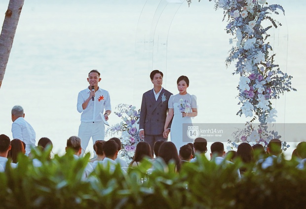 Bộ ảnh hôn lễ đẹp nức nở của Công Phượng - Viên Minh tại Phú Quốc: Nụ cười vỡ òa, cái nắm tay thật hơn bất cứ câu chuyện ngôn tình nào! - Ảnh 3.